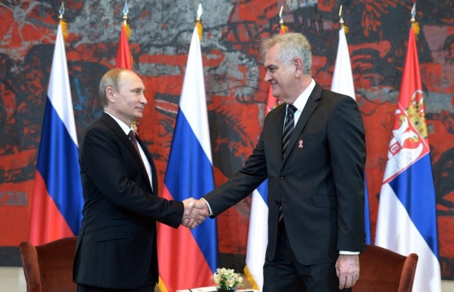 Путин обещает помощь по Косово - Президент Сербии